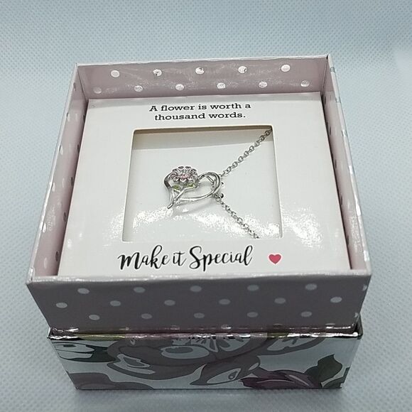 NWT Silver Plated Heart & Flower Necklace. - Picture 3 of 4
